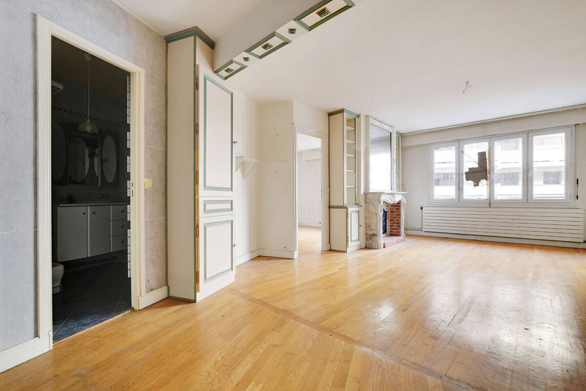 Appartement à PARIS-18E