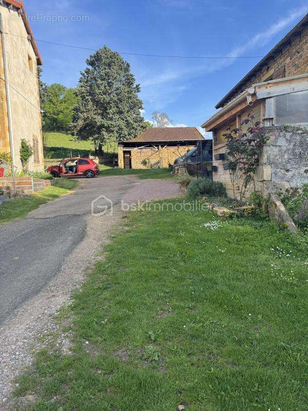 Maison à SAINT-DENIS-DE-CABANNE