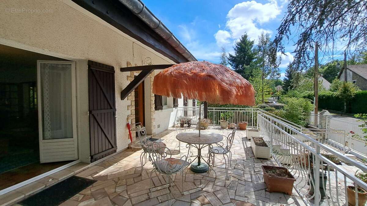 Maison à LE MESNIL-SAINT-DENIS