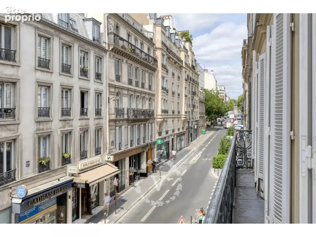 Rue de Clichy – Rénovation d'architecte, beaux volumes, balcon et cave - photo 13