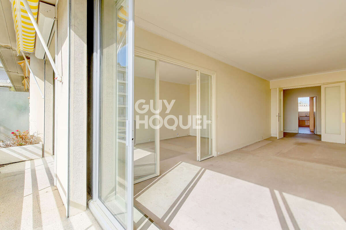 Appartement à PARIS-16E