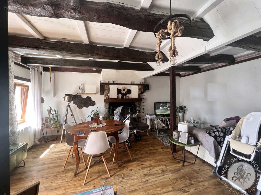 Maison à HENANBIHEN