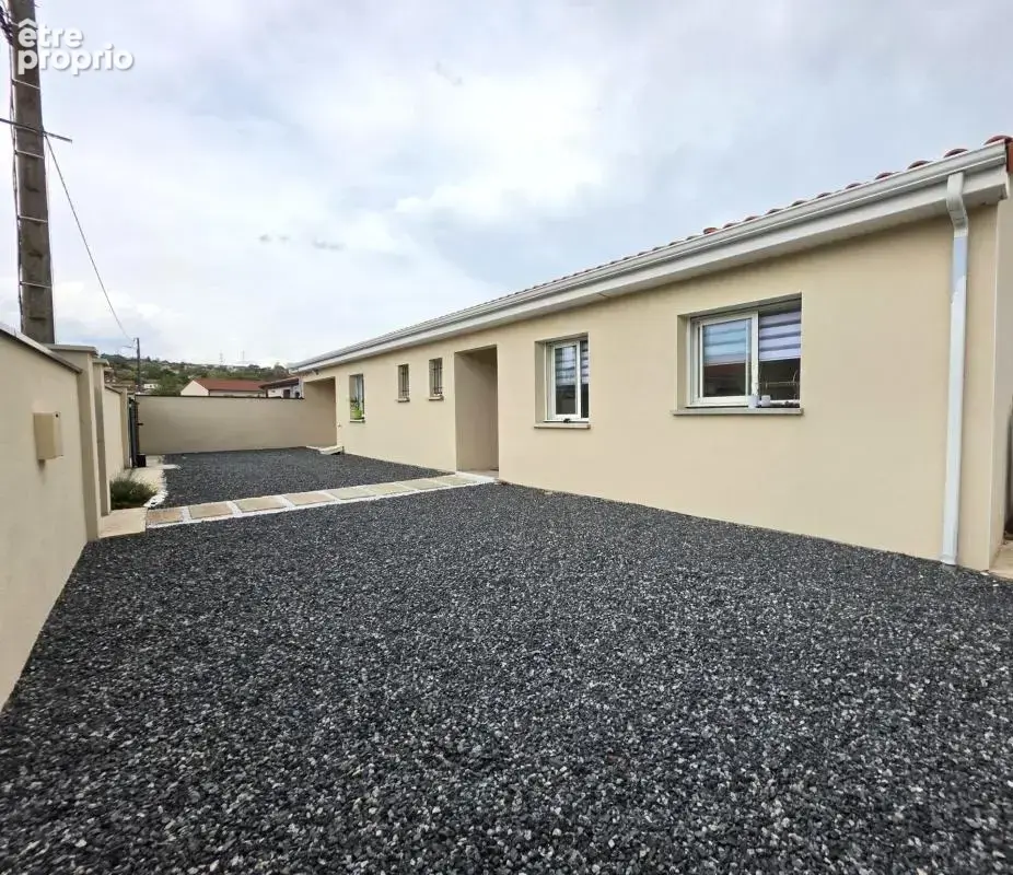 Maison à vendre de plain-pied – 4 chambres - 99 m² –  THIERS (63300) – 255 000 euros - photo 11