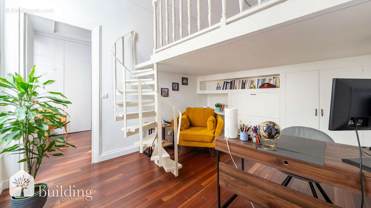 Appartement à PARIS-8E