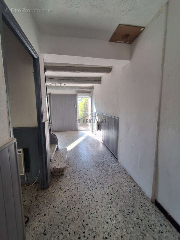 Maison à rénover avec terrasse et jardin - photo 3