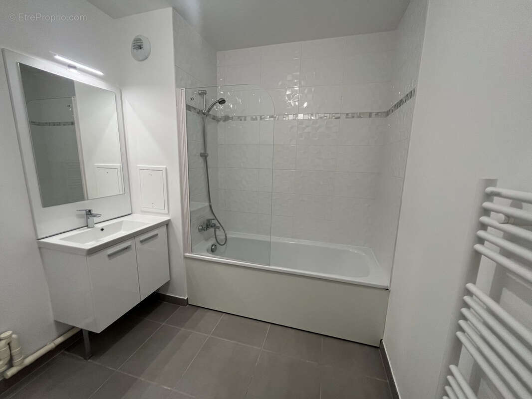 Appartement à PARAY-VIEILLE-POSTE