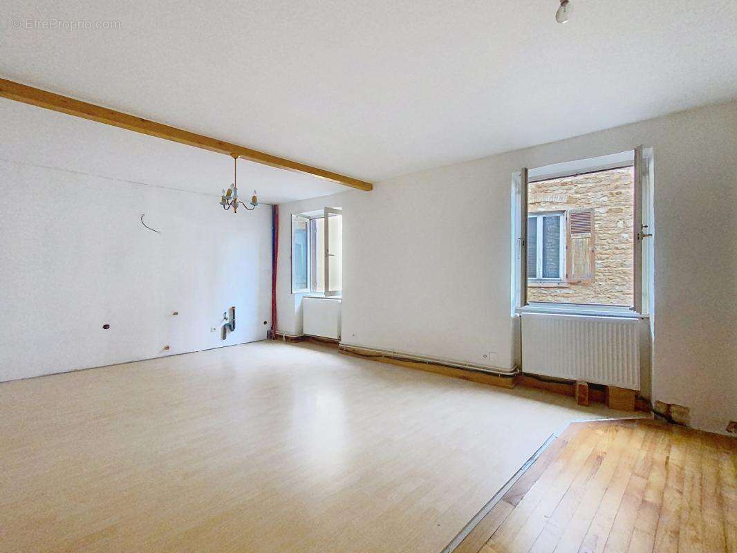 Maison à CHAZAY-D&#039;AZERGUES