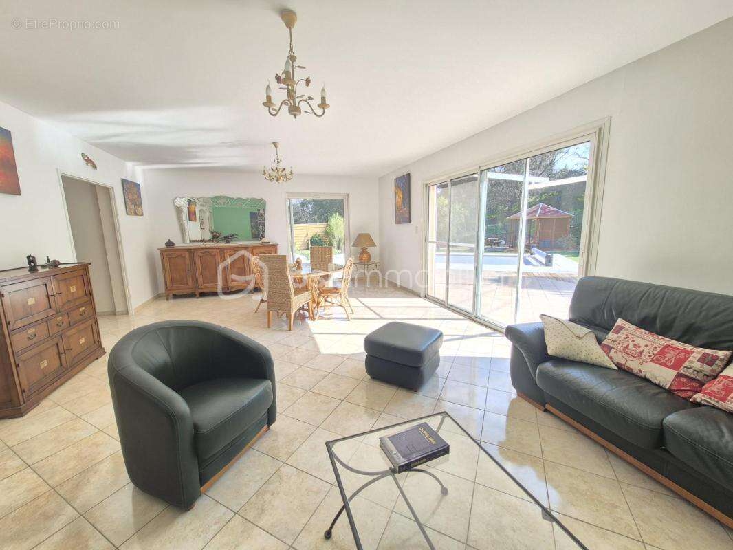 Maison à LA CRAU