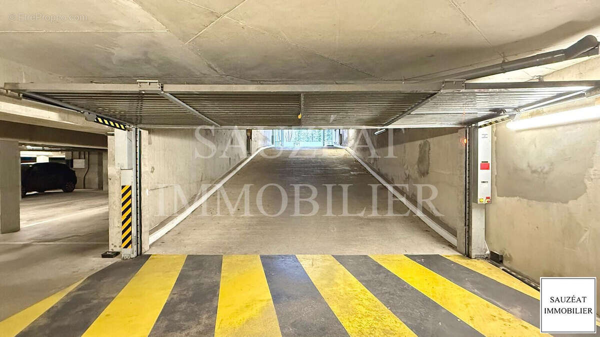 Parking à BAGNEUX