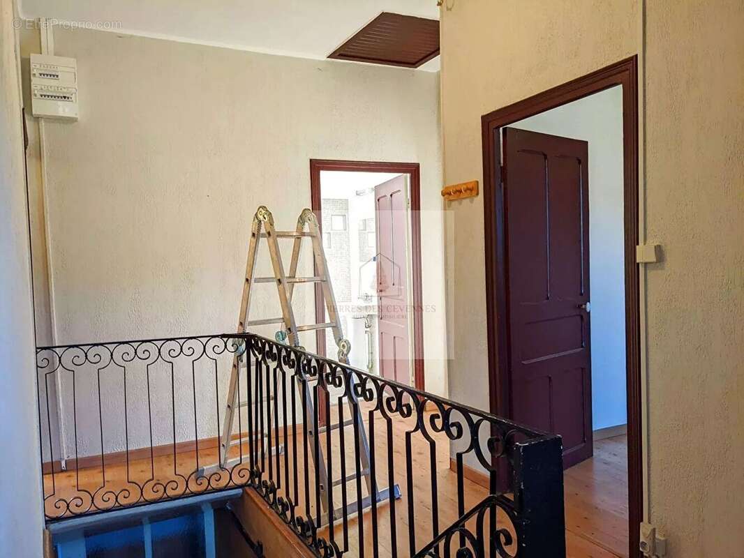 Appartement à LE COLLET-DE-DEZE