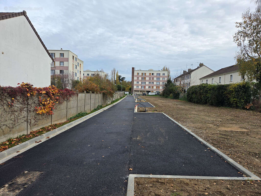 Terrain à MANTES-LA-VILLE