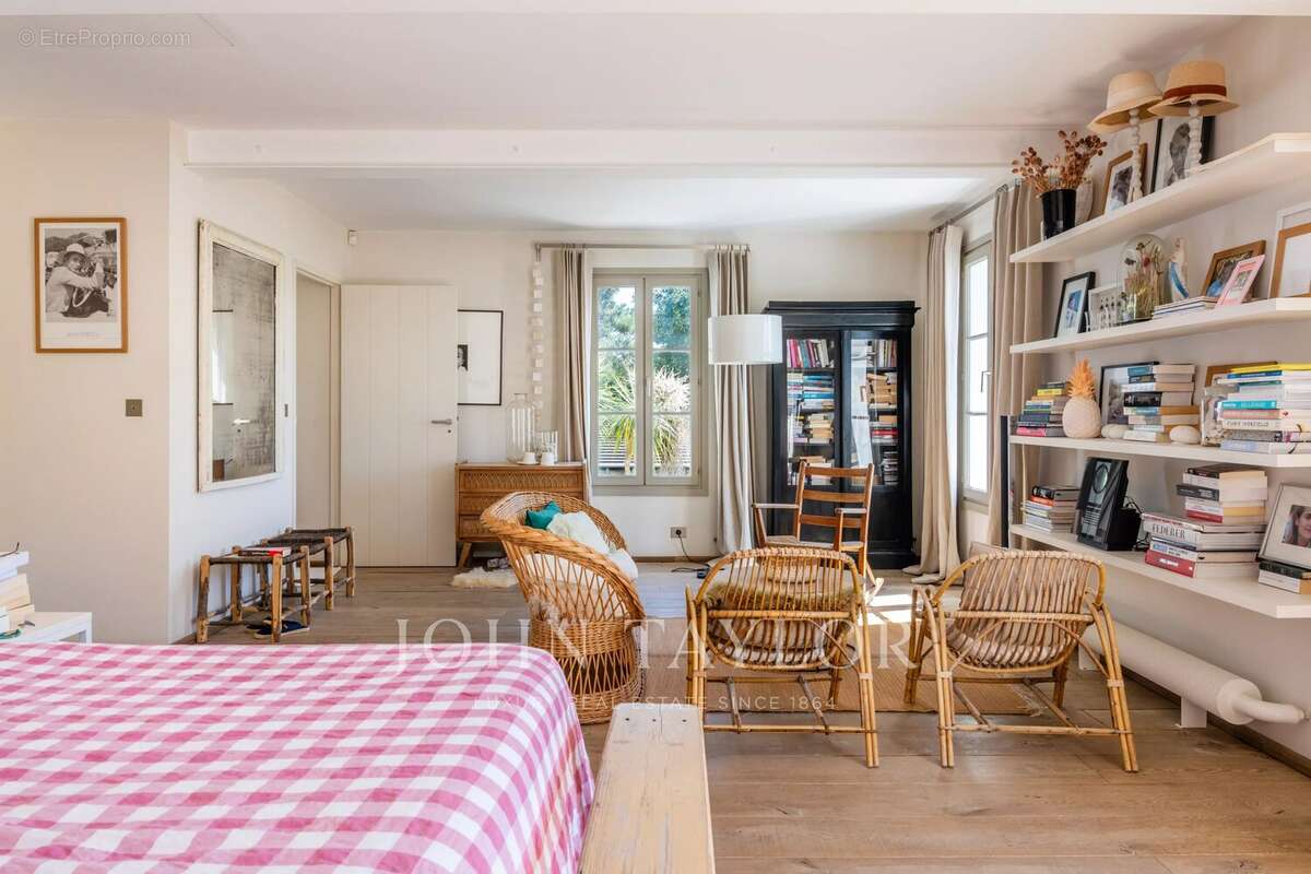 Maison à LES PORTES-EN-RE