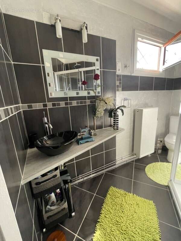 Maison à LA CELLE-DUNOISE