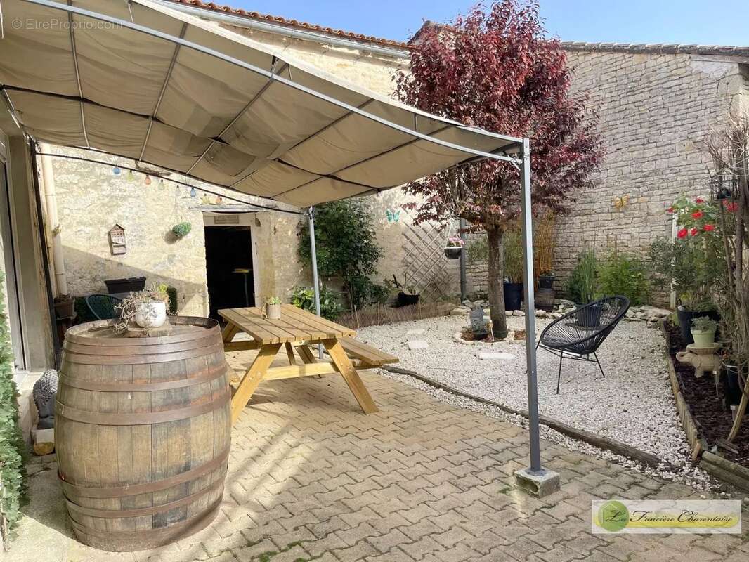 Maison à AIGRE