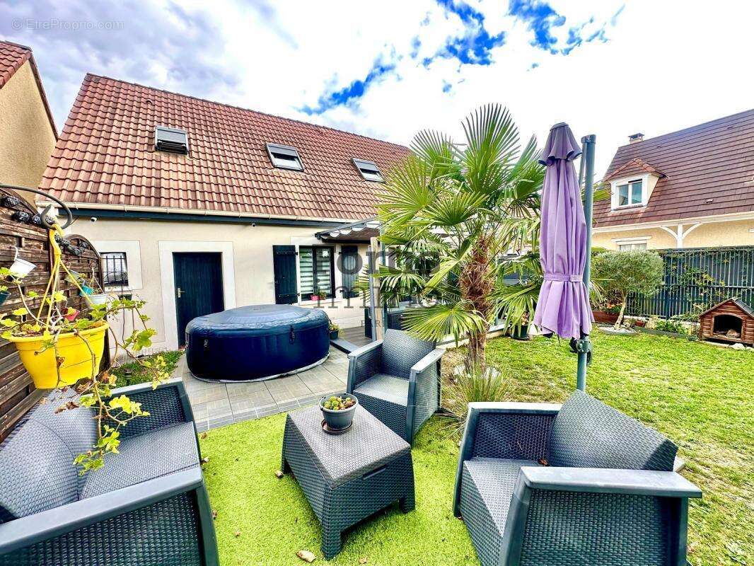 Maison à OLLAINVILLE