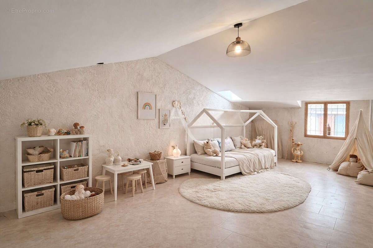 Appartement à VINON-SUR-VERDON