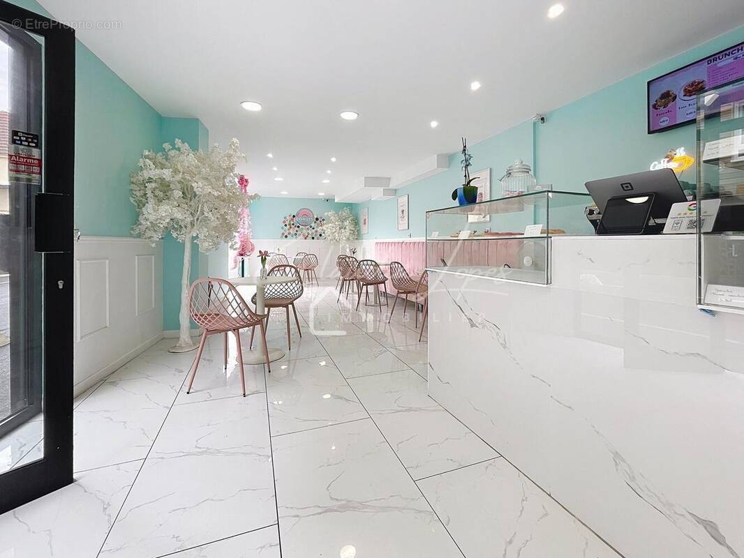 Photo 1 - Commerce à SARCELLES