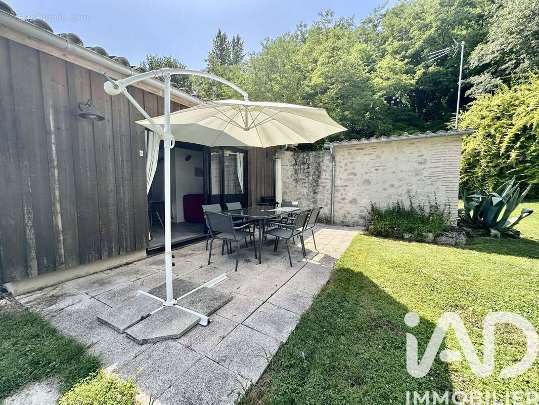Maison 160 m² à Saint-Martin-Petit  - photo 6
