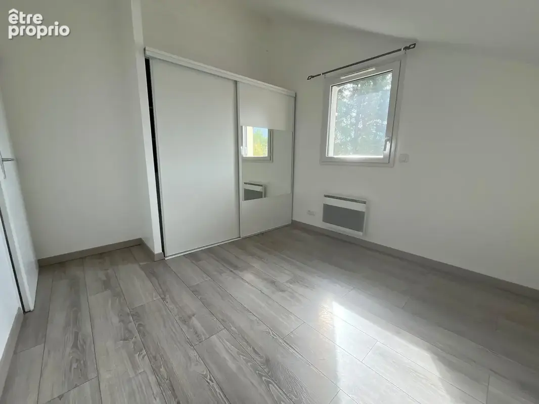 Maison récente, garage et jardin - photo 12
