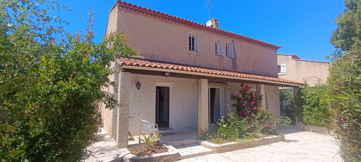 Villa indépendante F6 Piscine à 10 min à pied du port de Sanary sur mer - photo 2