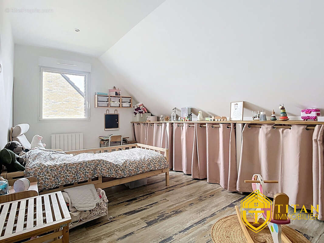 Maison individuelle 3 chambres, jardin, garage. Titan immobilier - Maison à CRAYWICK