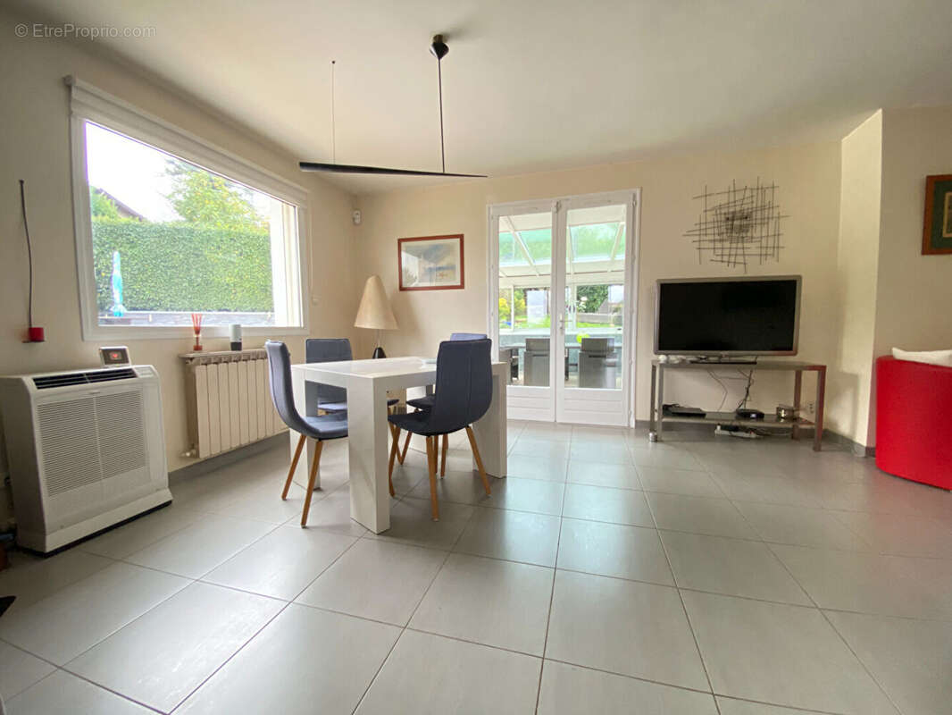 Maison à COLLONGES-AU-MONT-D'OR