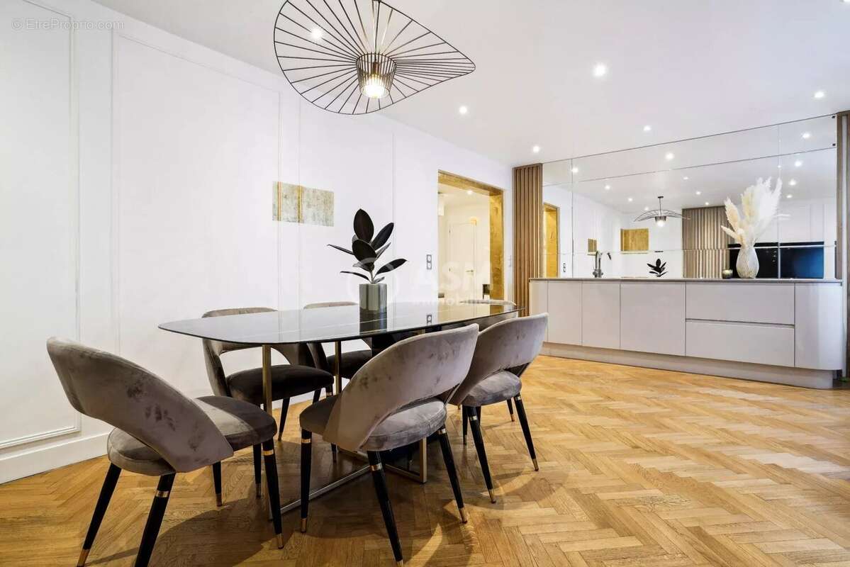 Appartement à COURBEVOIE