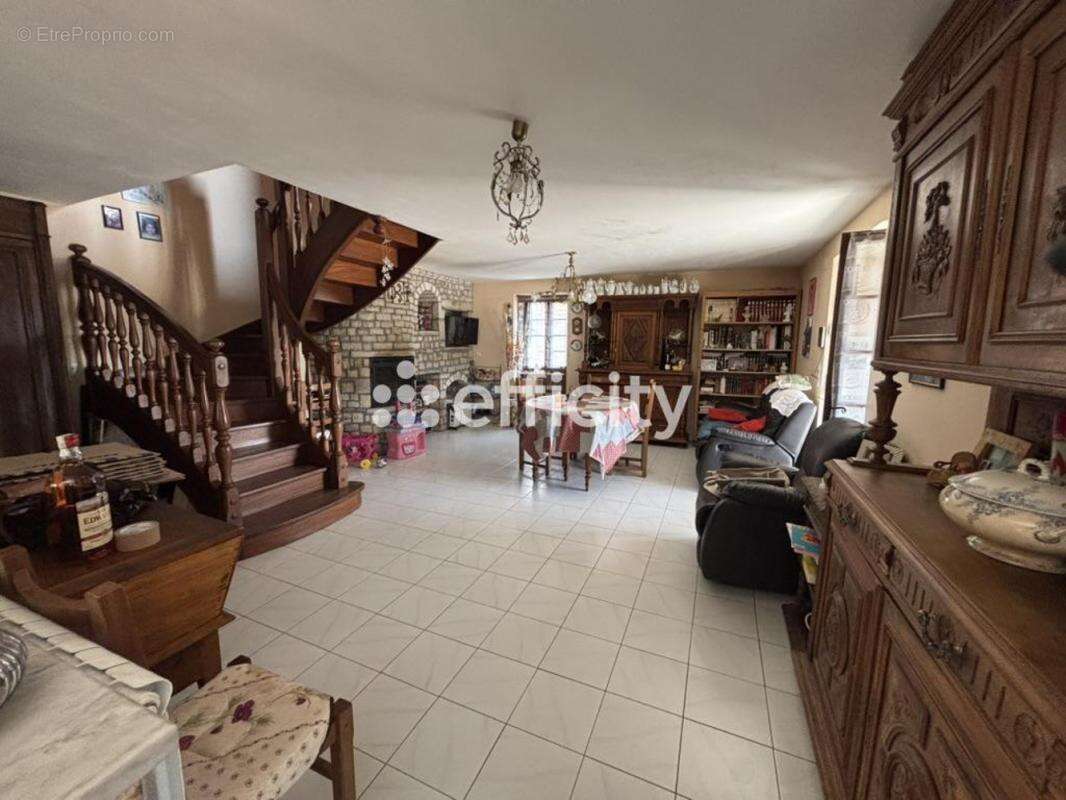 Maison à LA TOUR-SUR-ORB