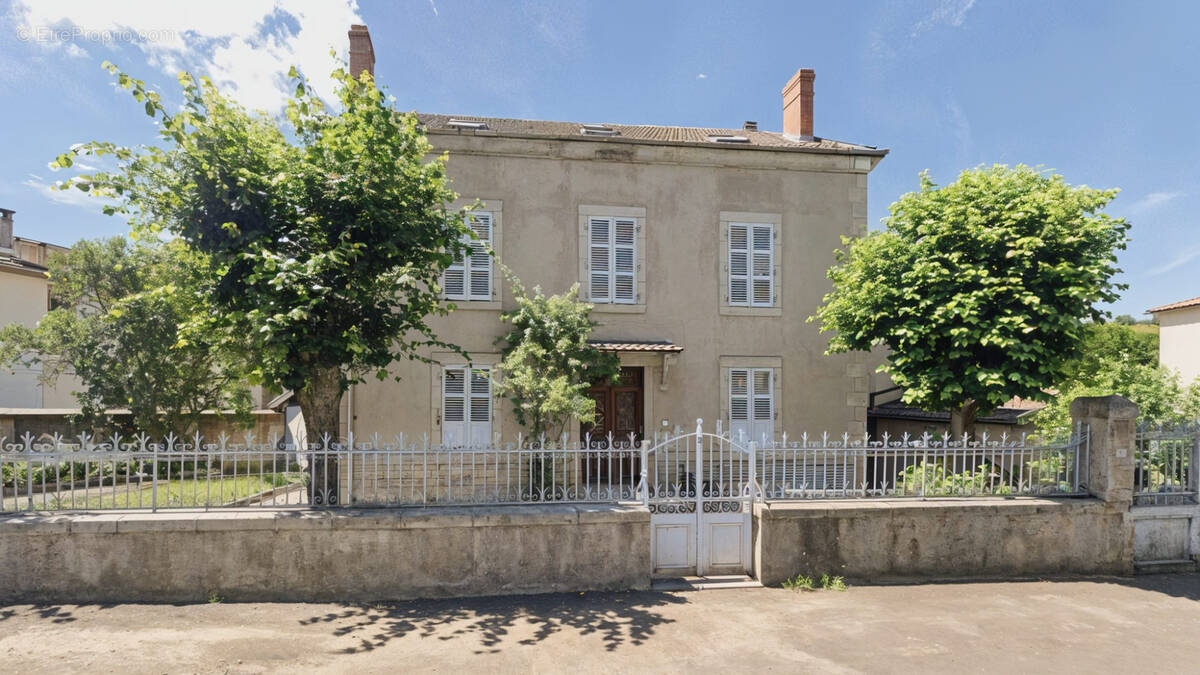 Maison à SAINT-ALYRE-D'ARLANC