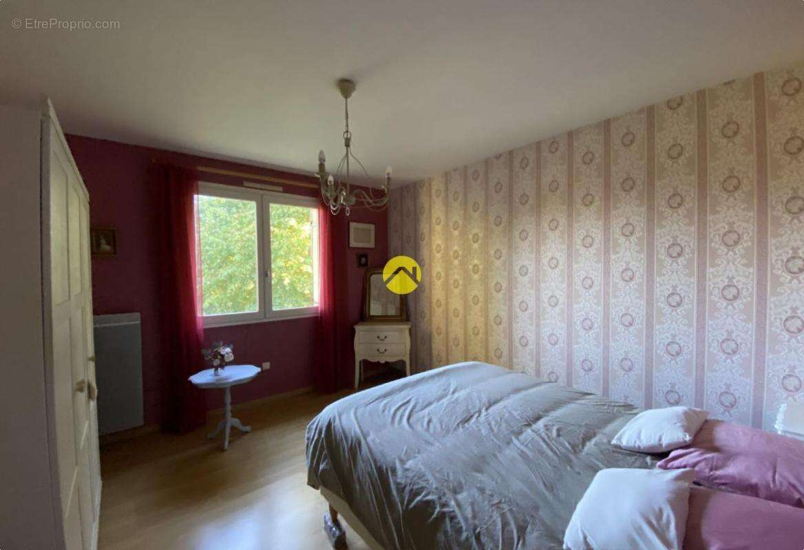 Maison à COURS-LES-BARRES