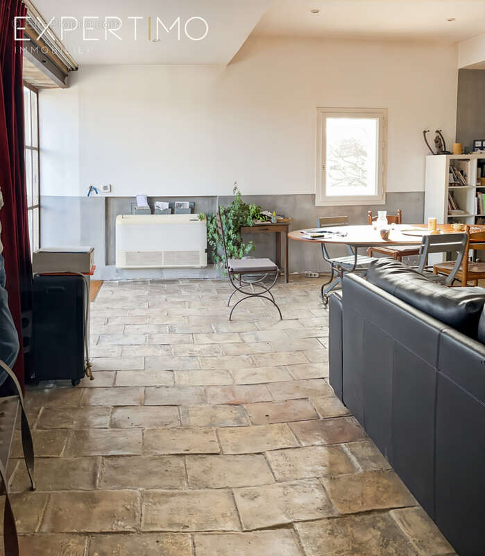 Appartement à POUSSAN