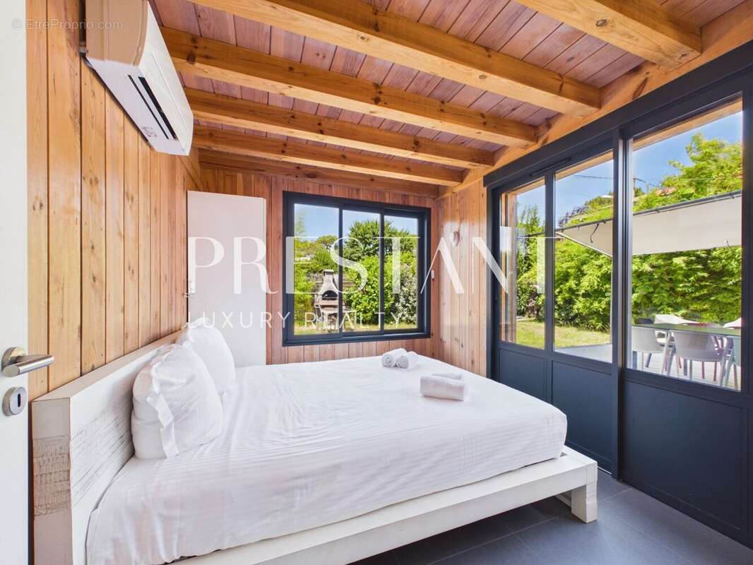 CAP FERRET  À deux pas de la jetée de Bélisaire : L'art de vivre « tout à pied » dans un quartier très recherché - photo 12