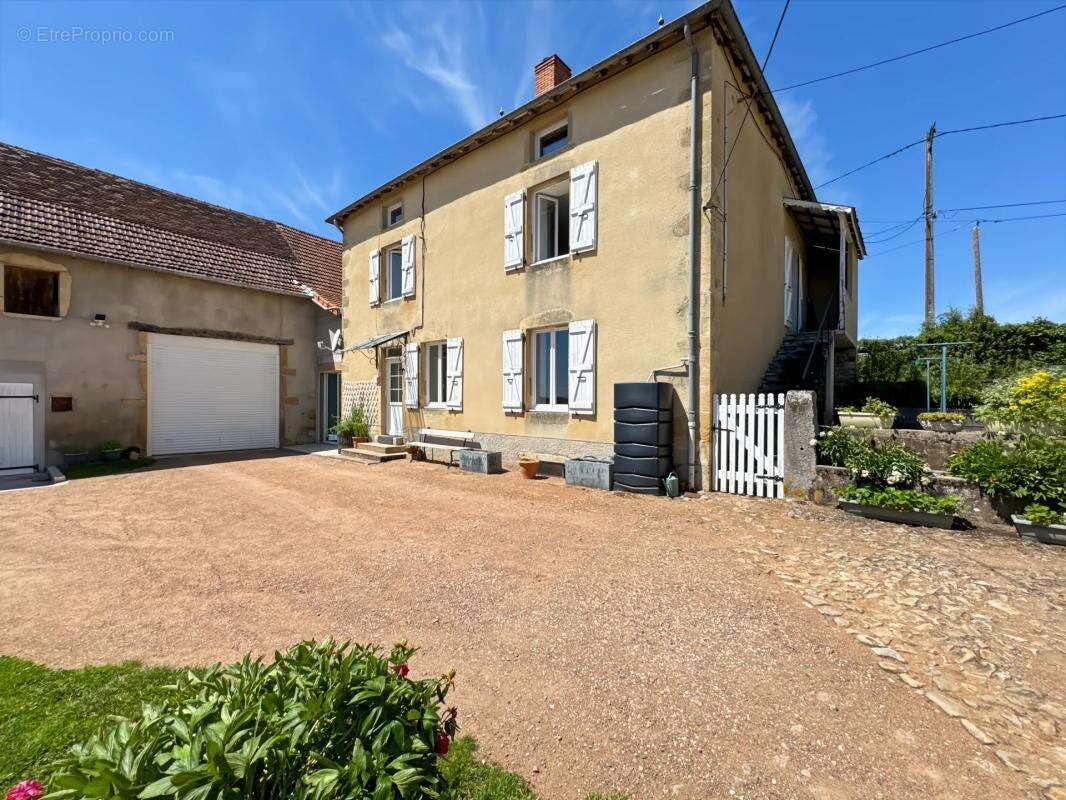 Maison à SAINT-LAURENT-EN-BRIONNAIS