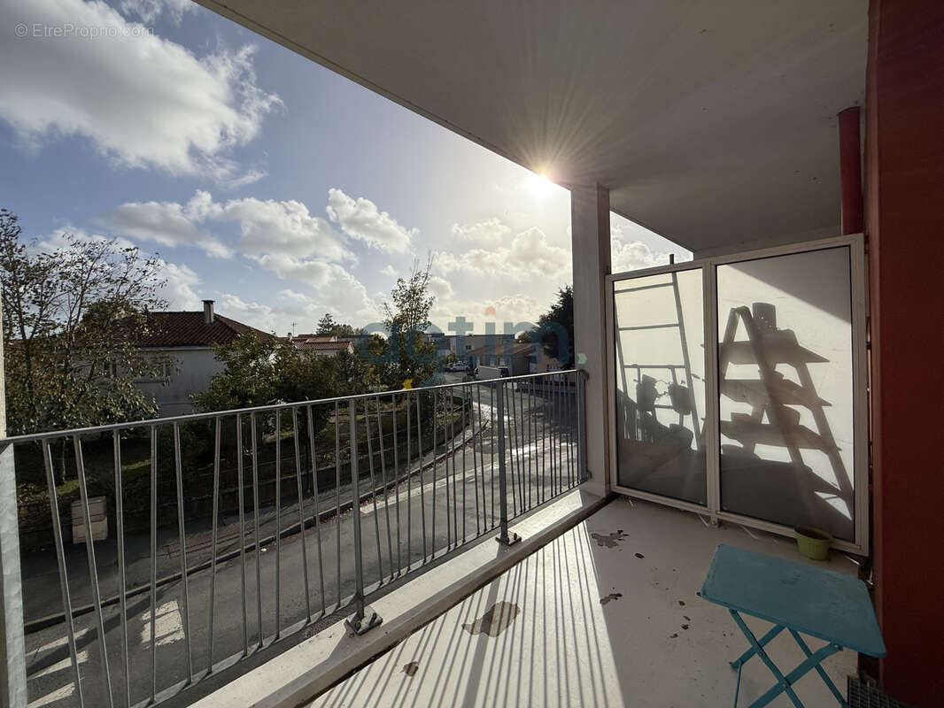 Montaigu, appartement, 1 chambre, salle d'eau, balcon, emplacement de parking - photo 6
