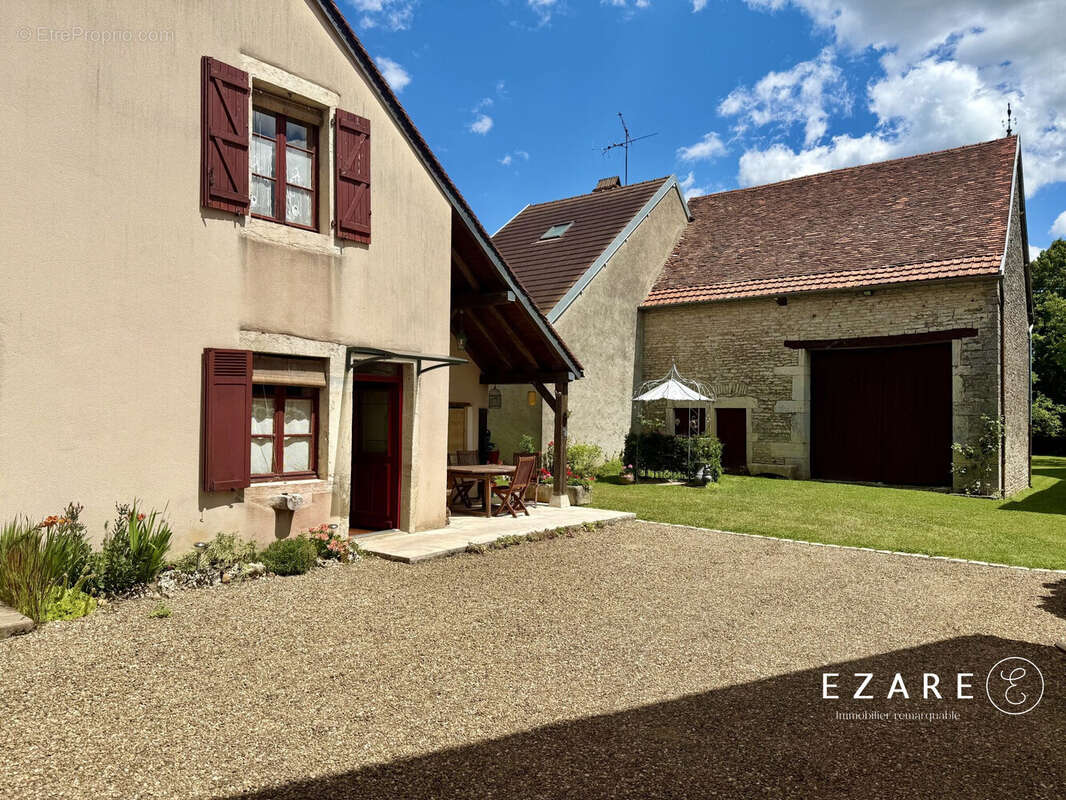 Maison à MIREBEAU-SUR-BEZE