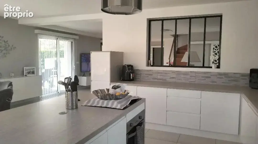 Maison 142m2, piscine , 2 mns de Neuville. - photo 5