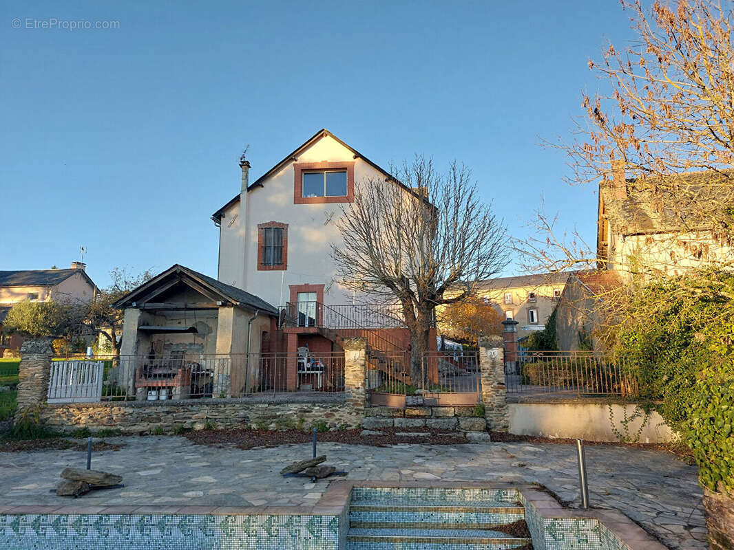 Maison à LA SALVETAT-PEYRALES