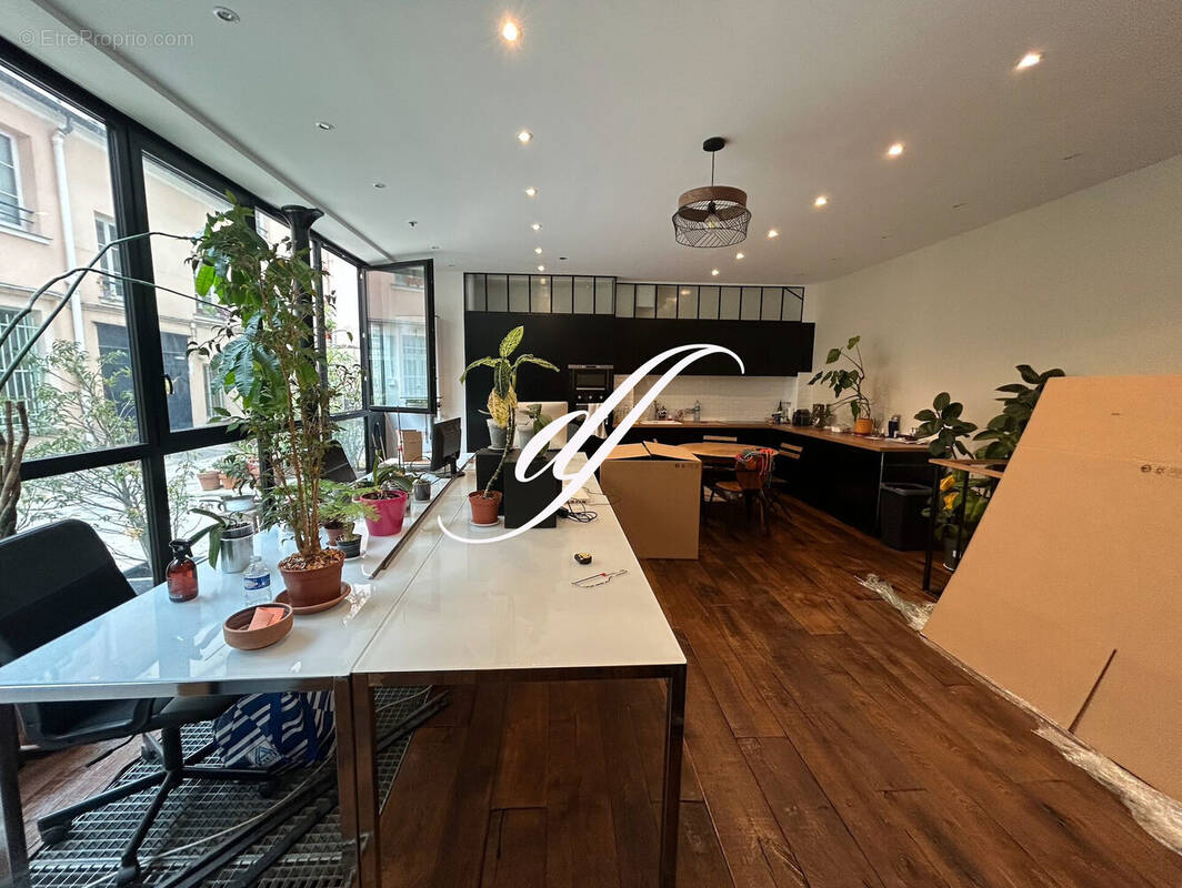 Commerce à PARIS-11E