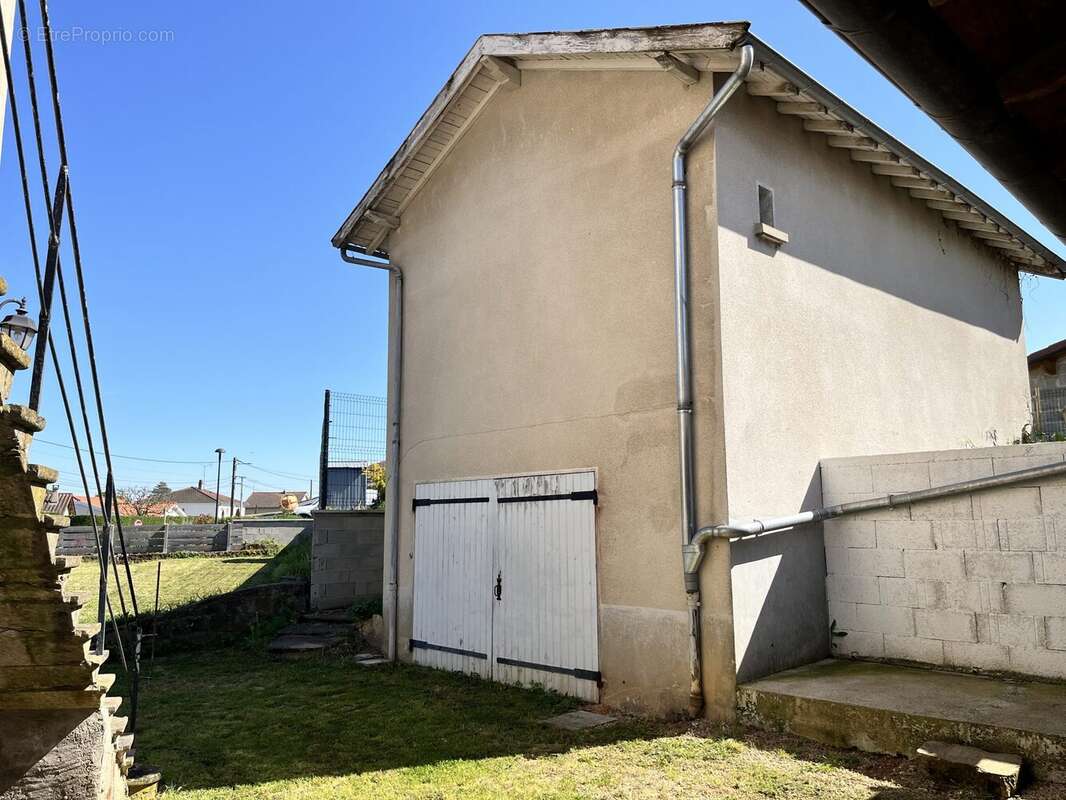 Maison 165 m² à Saint-Etienne-Des-Oullieres  - photo 8