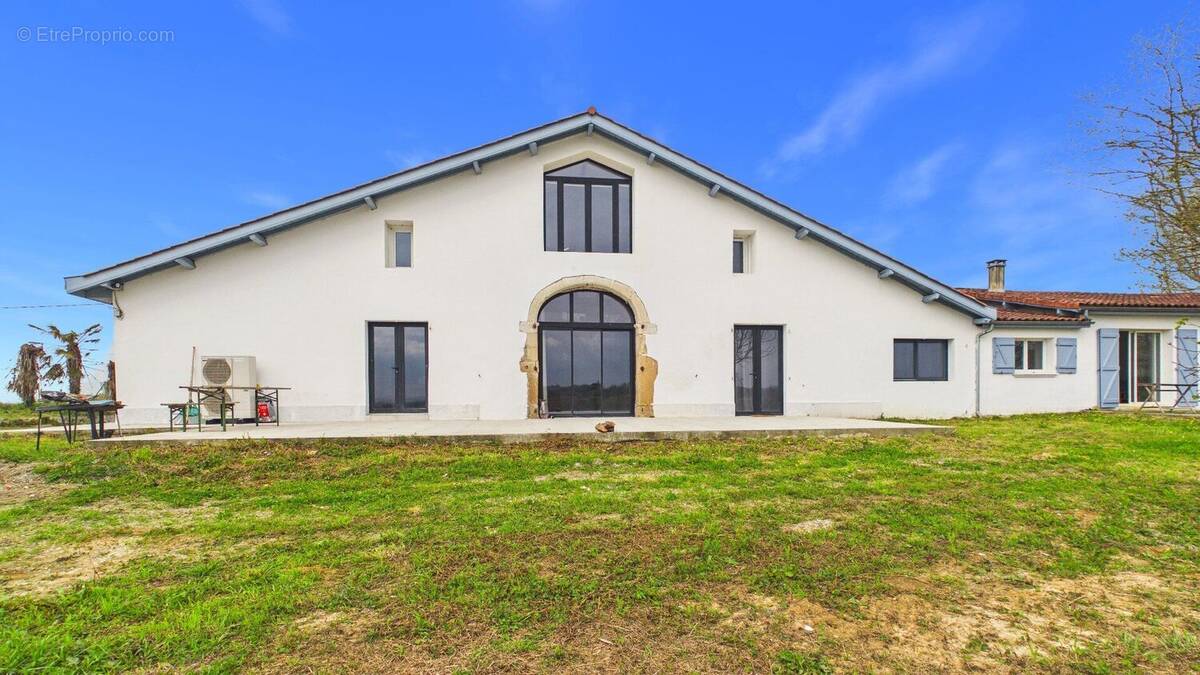 Appartement à PEYREHORADE