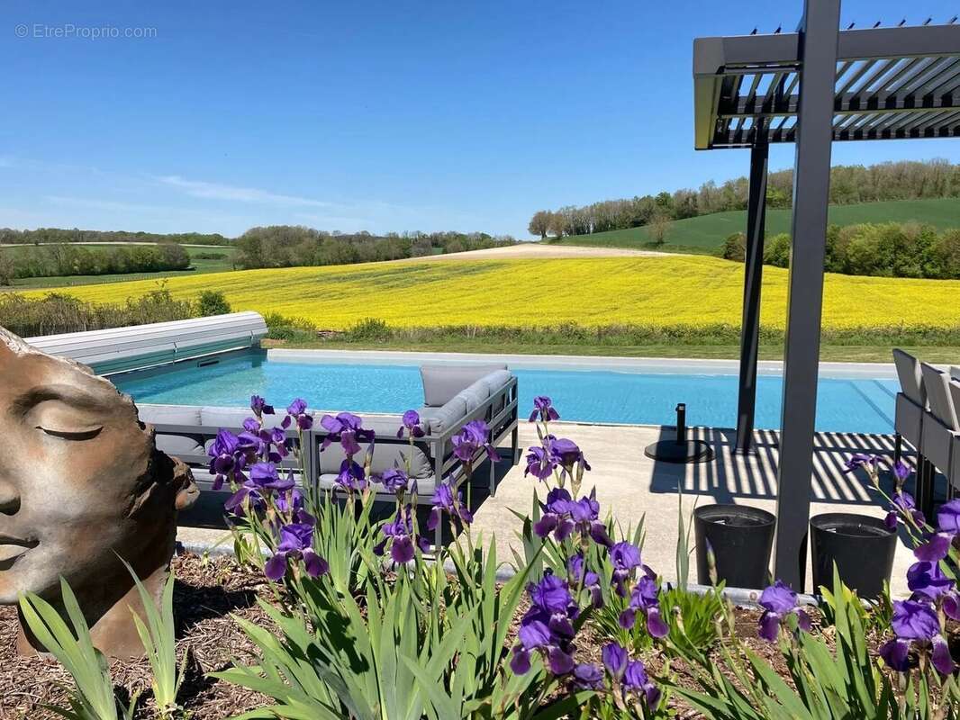Maison de campagne rénovée avec piscine et grange séparée - photo 2