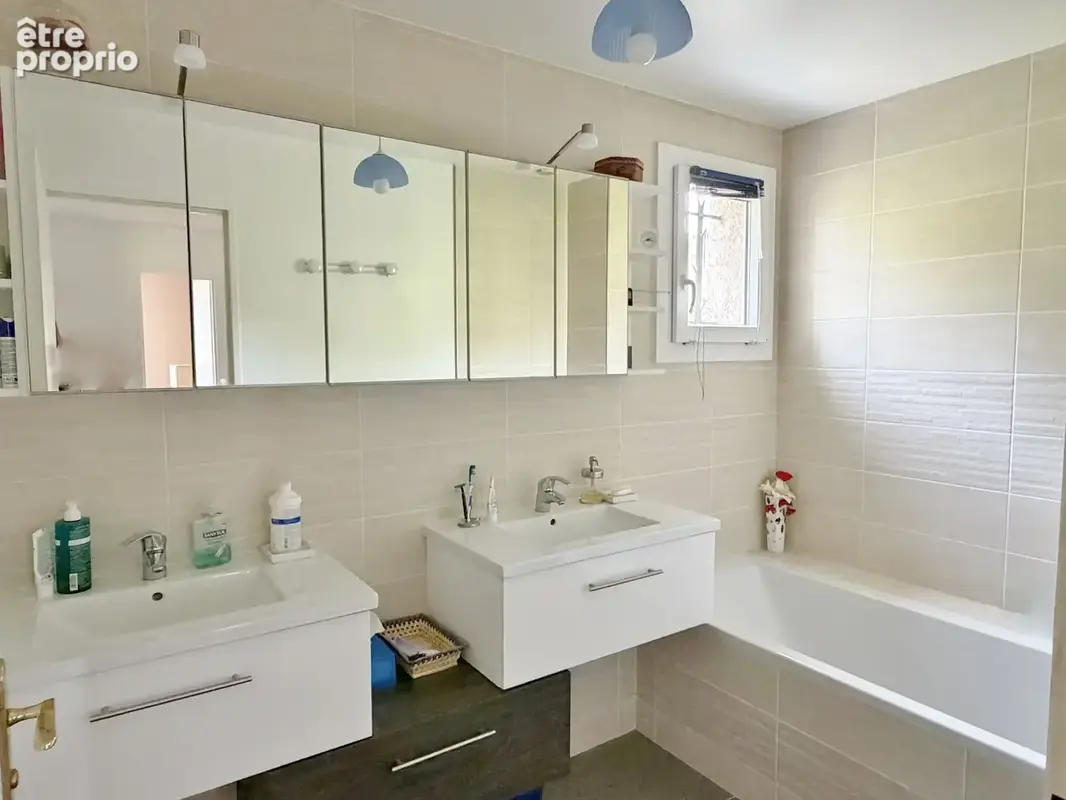 CRAPONNE proche du centre et au calme, belle maison de 124 m2 avec 4 chambres sur terrain de 427 m2 - photo 12