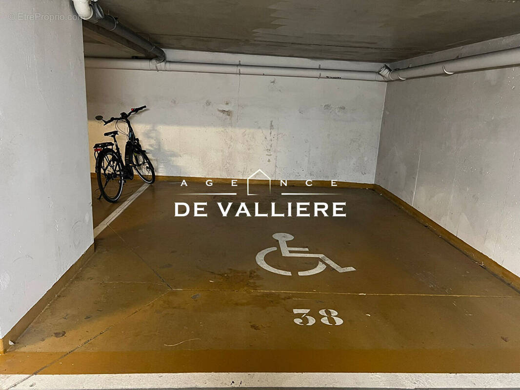 Parking à RUEIL-MALMAISON