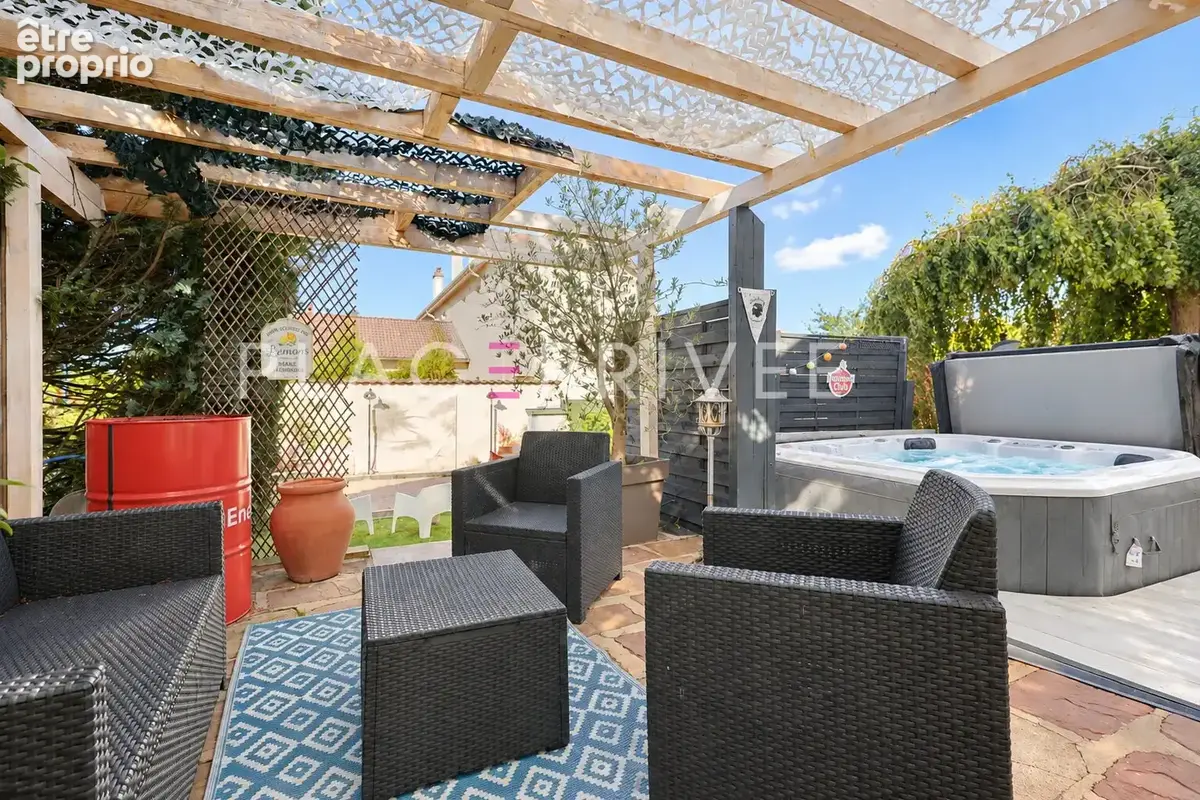 Maison avec jardin et double garage - photo 3
