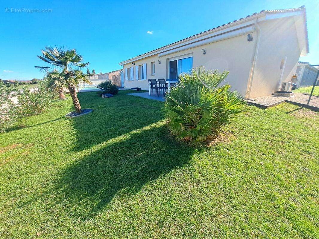 Maison à ROULLET-SAINT-ESTEPHE