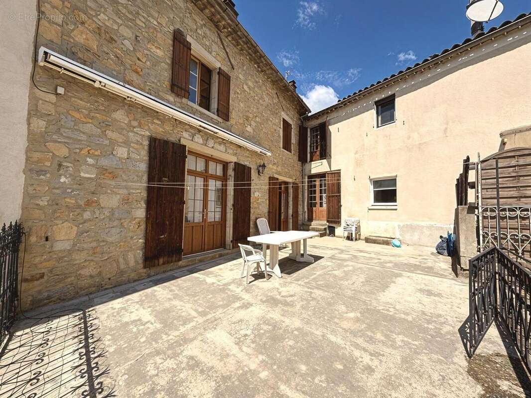   - Maison à VESSEAUX