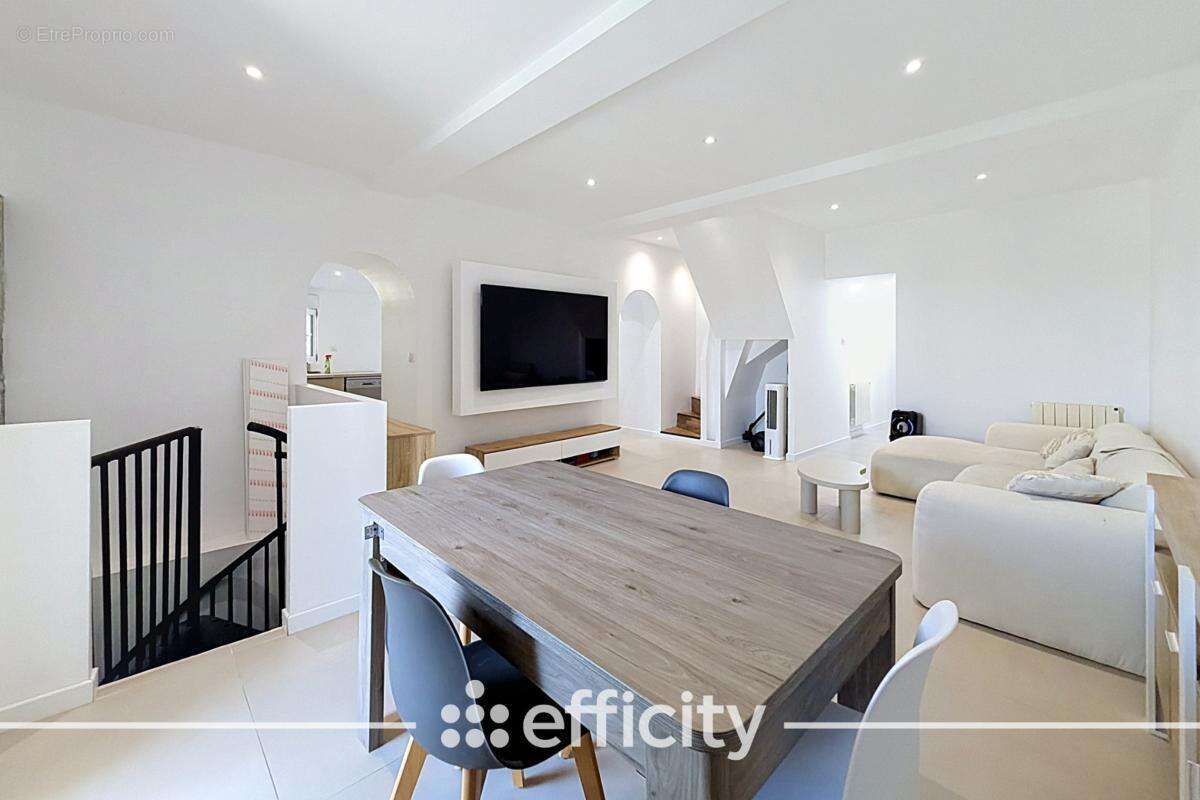 Maison 125 m² à Givors  - photo 3