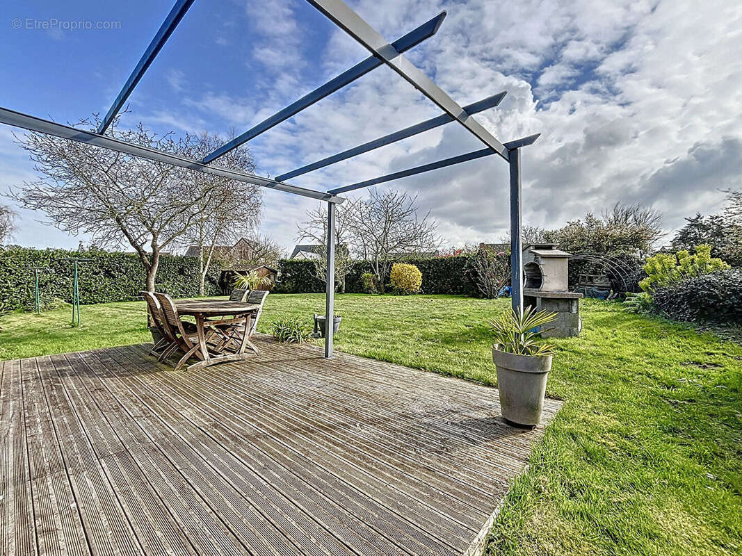 Maison à SAINT-MELOIR-DES-ONDES