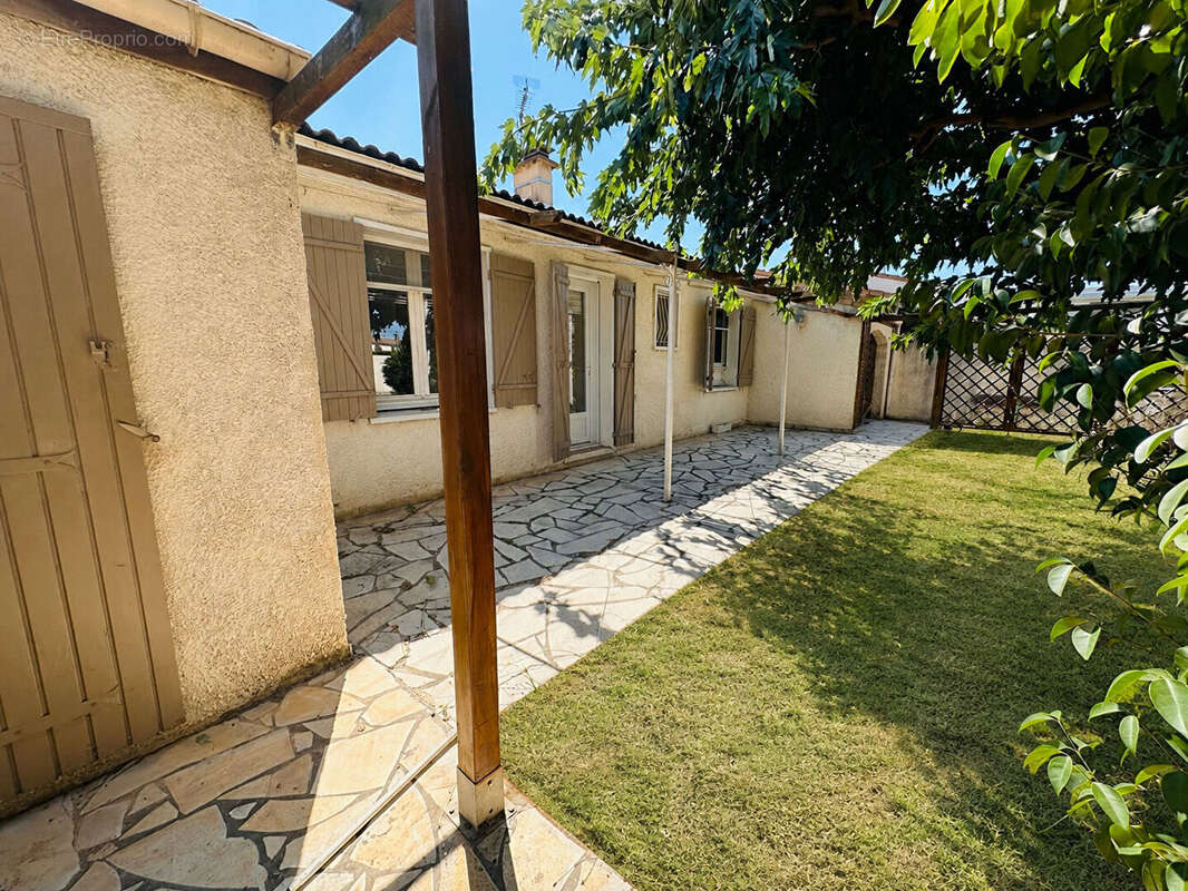 Maison à FOURQUES