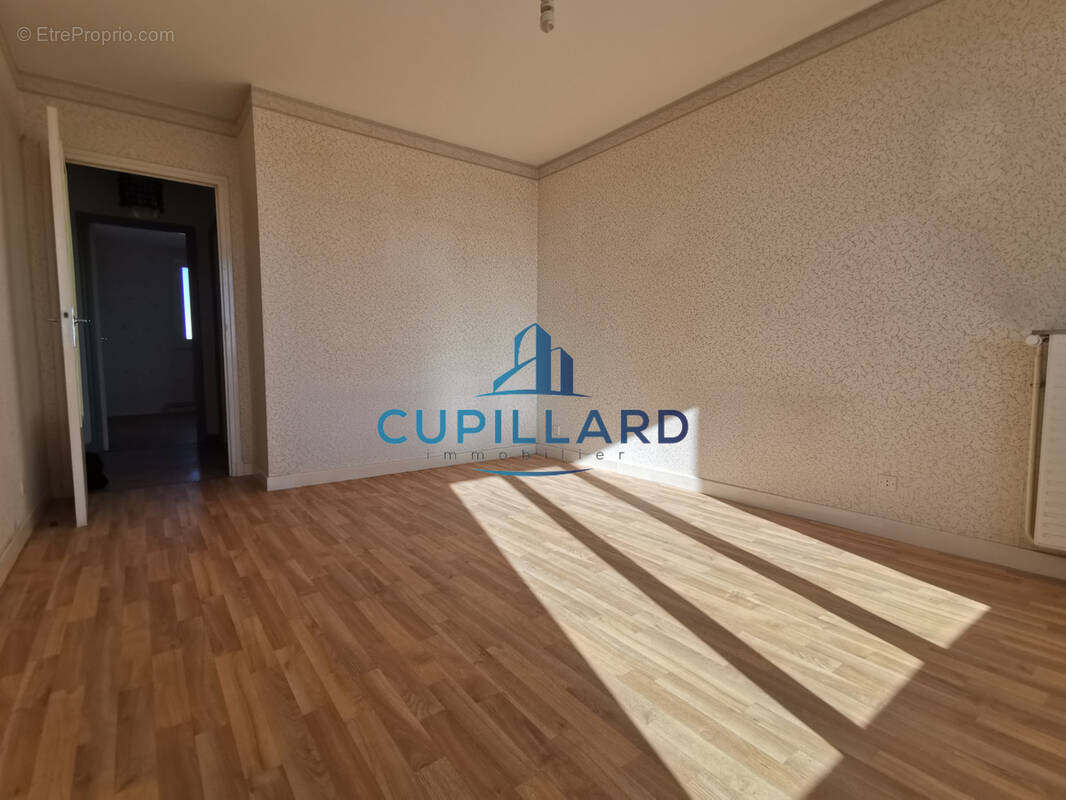 Appartement à LE COTEAU
